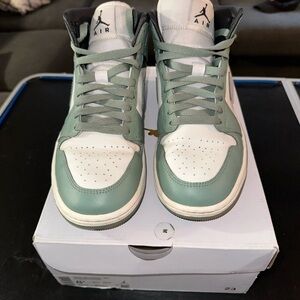 Jordan Women's Sneakers Green and White